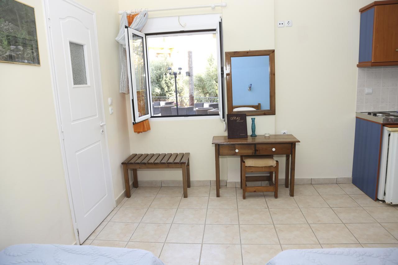 Coral Hotel Plomari Extérieur photo